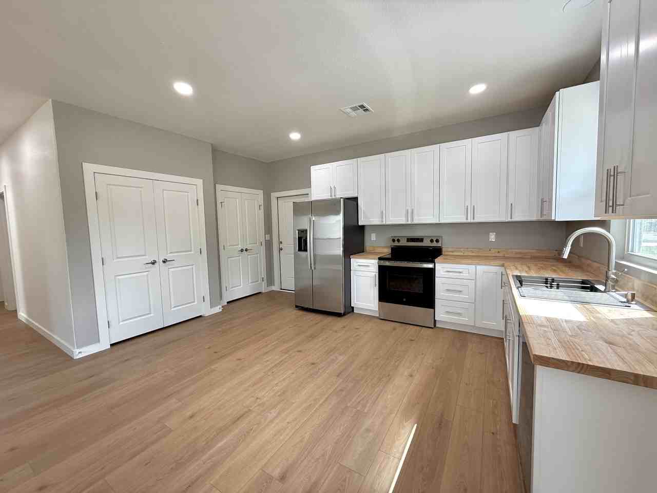 924 F St Sw #1 - Photo 5 of 18