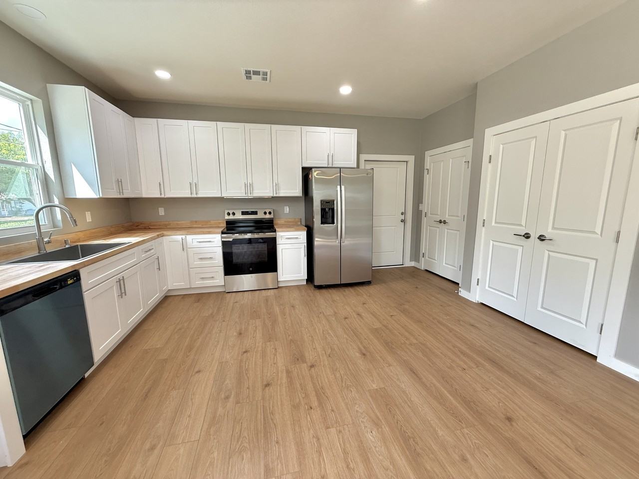 914 F St Sw #1 - Photo 2 of 19