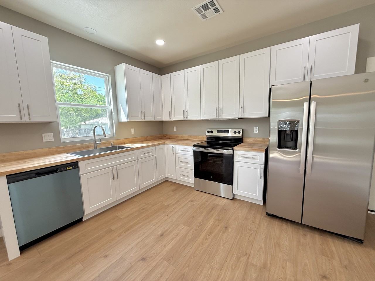 914 F St Sw #1 - Photo 4 of 19