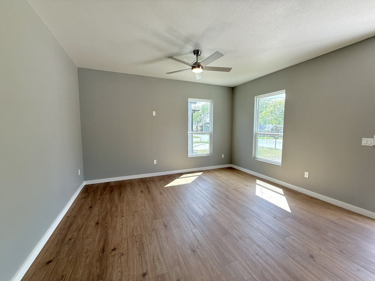 914 F St Sw #1 - Photo 6 of 19