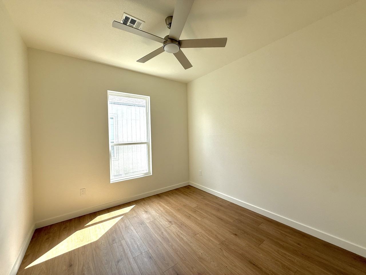 914 F St Sw #1 - Photo 7 of 19