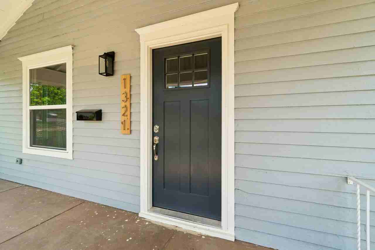 1321 Ne 9th St #1 - Photo 2 of 11