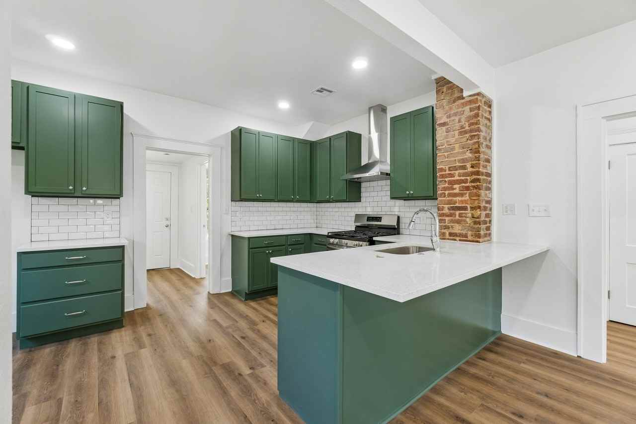 1321 Ne 9th St #1 - Photo 4 of 11