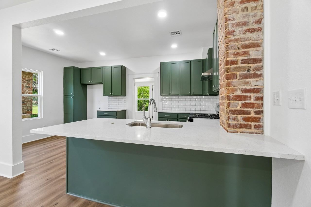 1321 Ne 9th St #1 - Photo 5 of 11