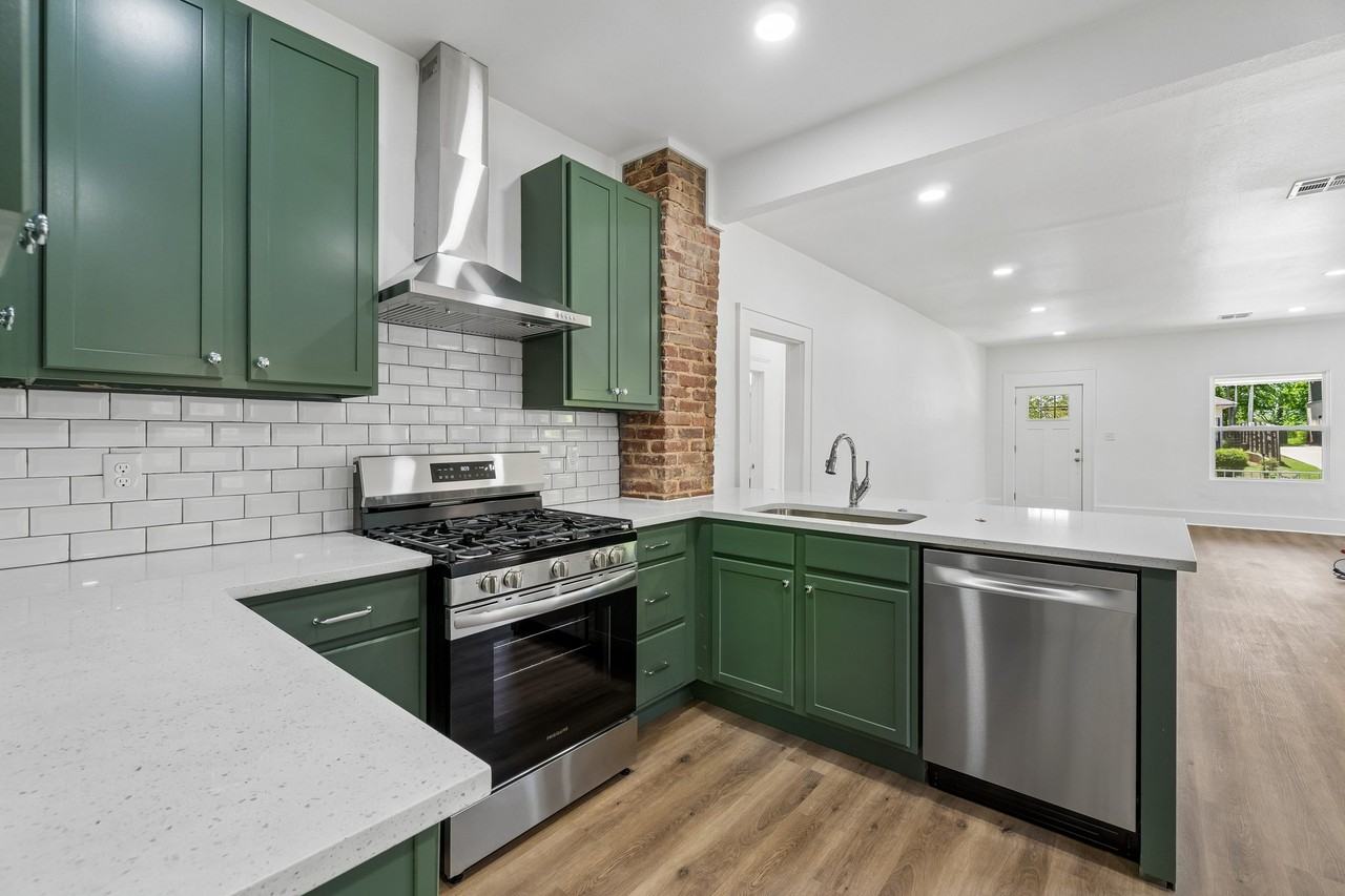 1321 Ne 9th St #1 - Photo 6 of 11