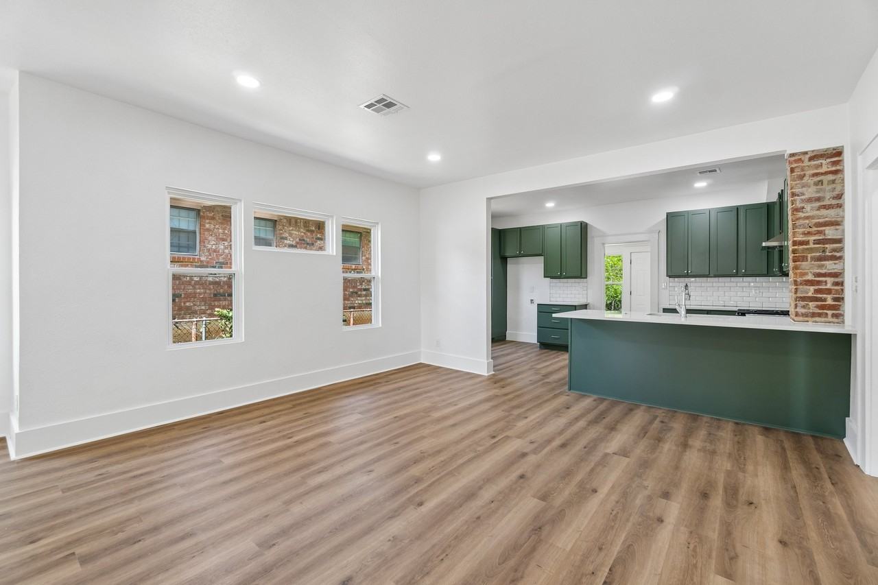 1321 Ne 9th St #1 - Photo 7 of 11