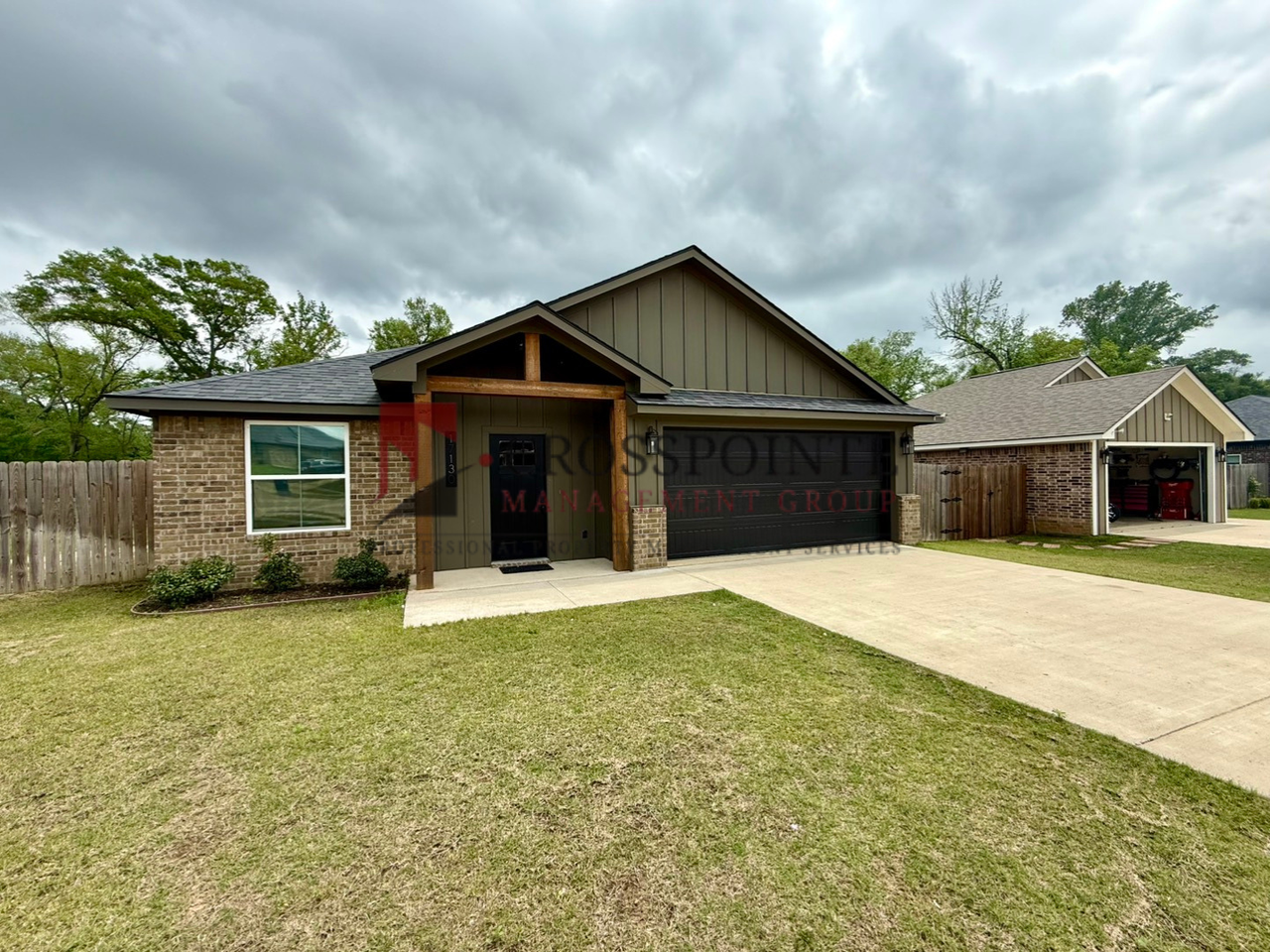 17130 Crossing Cir - Photo 2 of 20