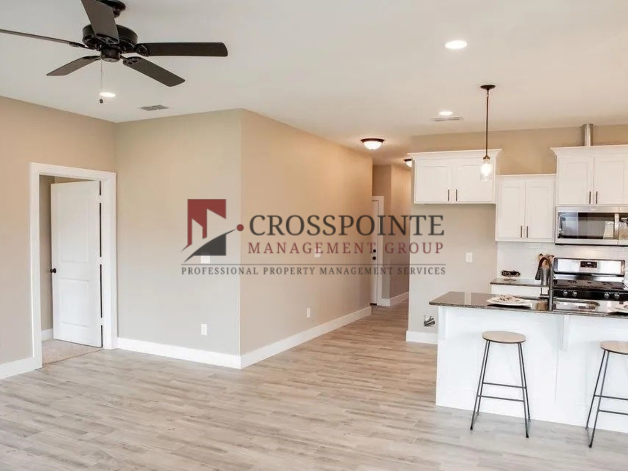 17130 Crossing Cir - Photo 4 of 20