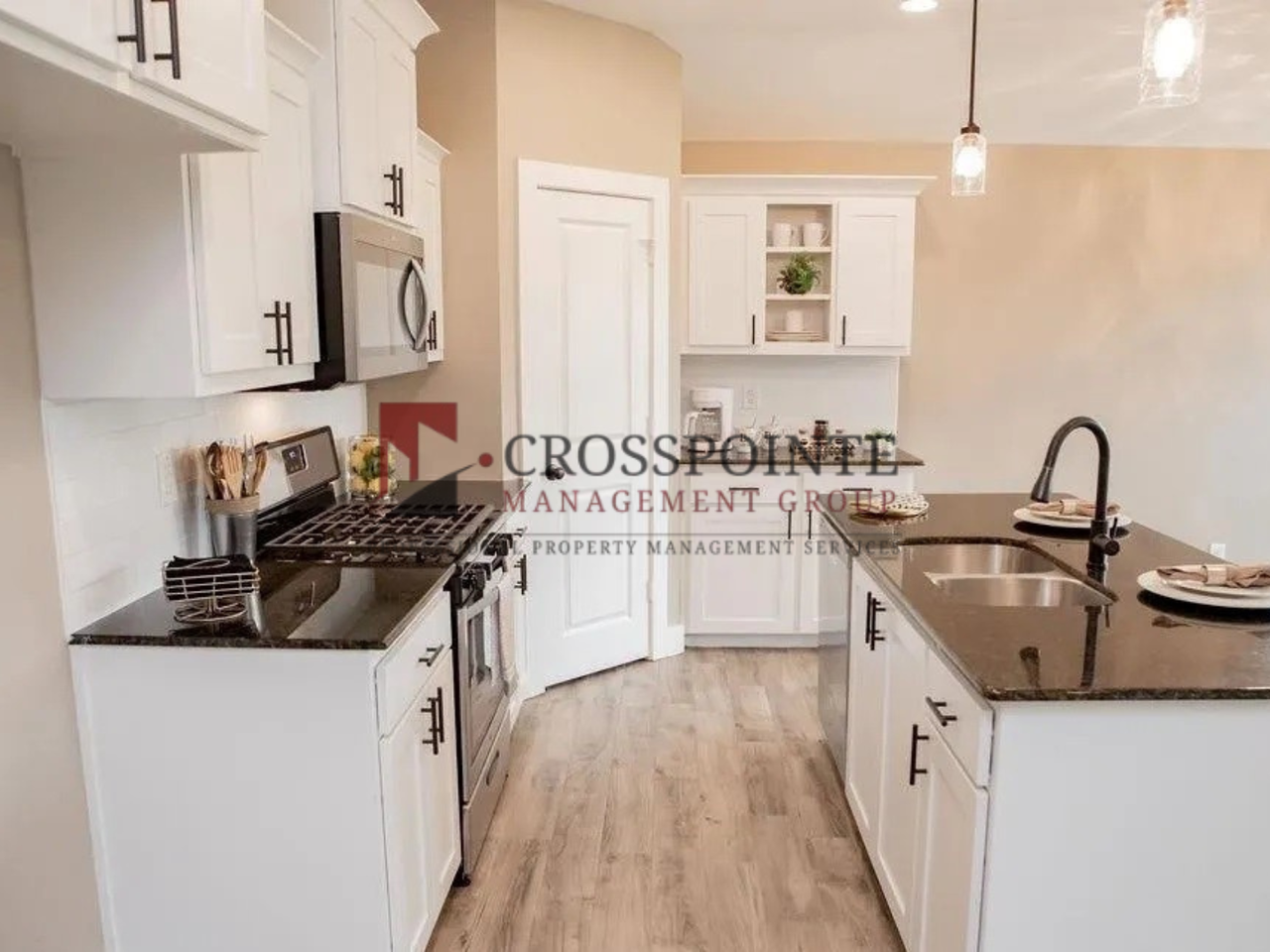 17130 Crossing Cir - Photo 6 of 20