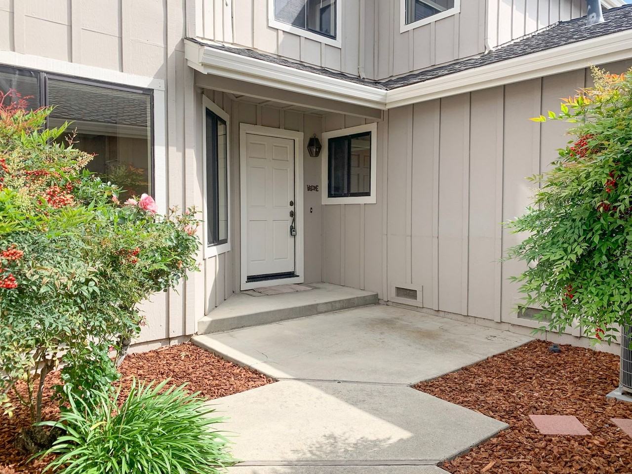 840 Duffin Dr - Photo 3 of 49