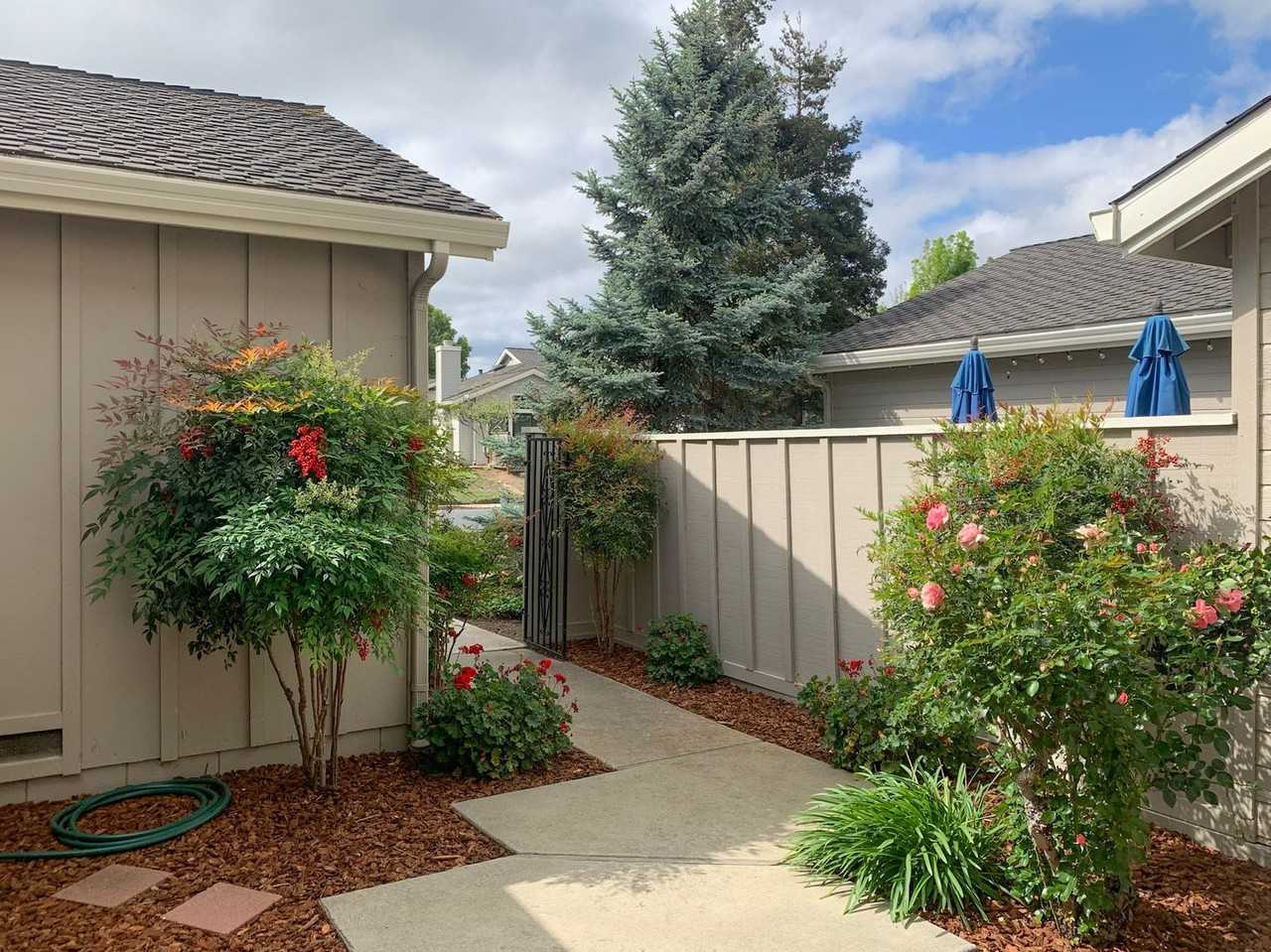 840 Duffin Dr - Photo 4 of 49