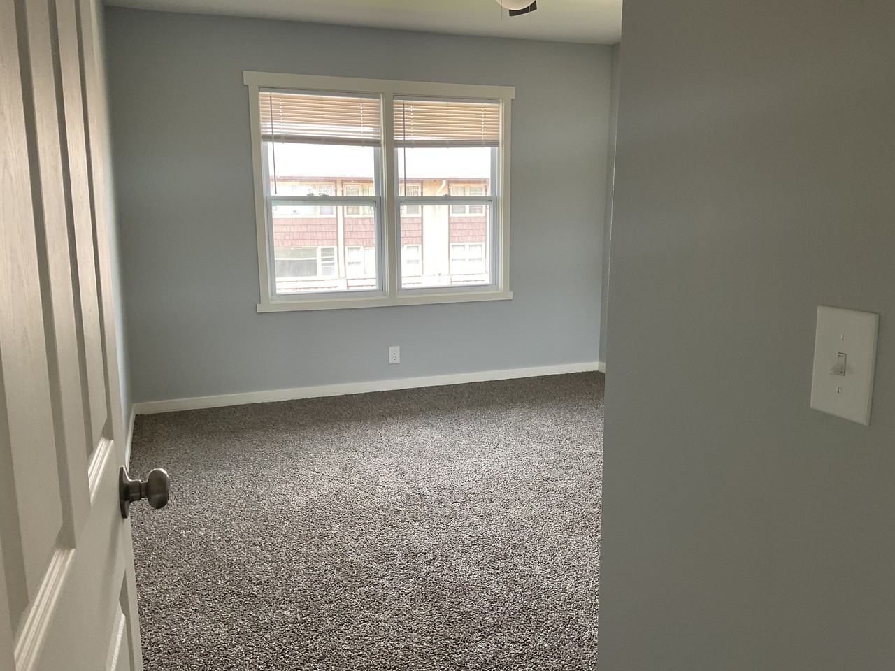 210 19th St Ne #12 - Photo 3 of 13