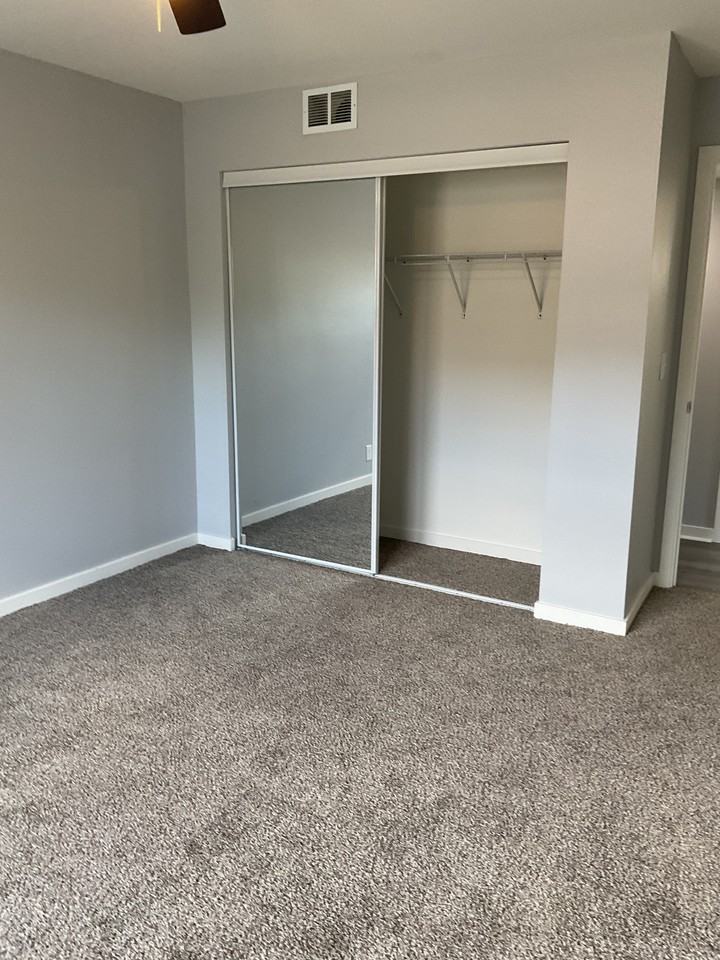 210 19th St Ne #12 - Photo 4 of 13