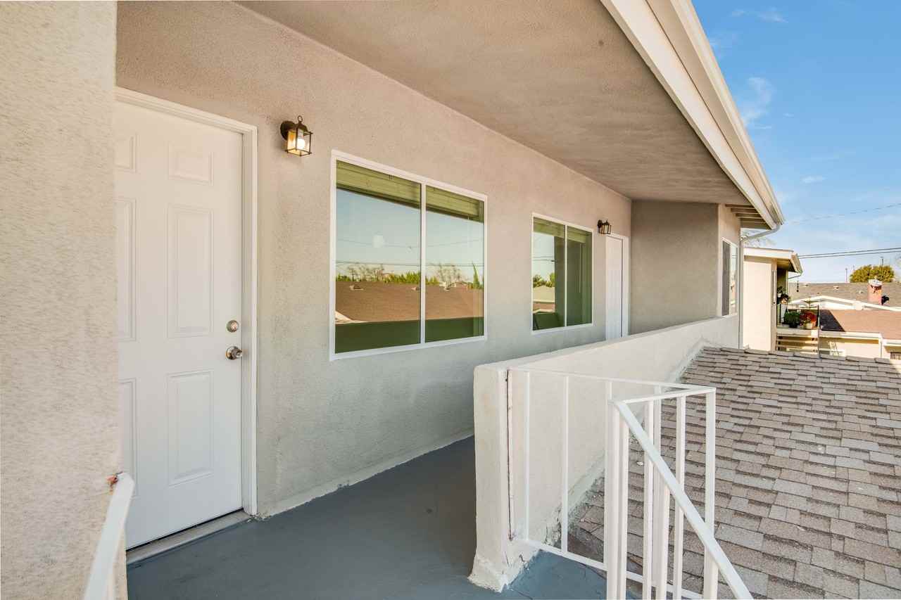 21009 Wood Ave - Photo 3 of 6