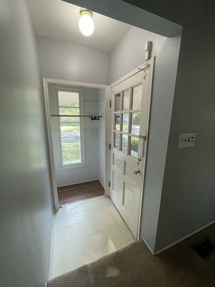 2163 Yorktown Dr - Photo 3 of 38