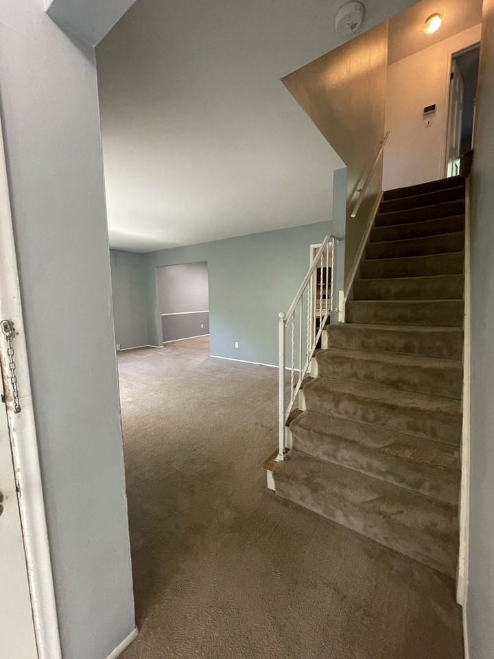 2163 Yorktown Dr - Photo 4 of 38