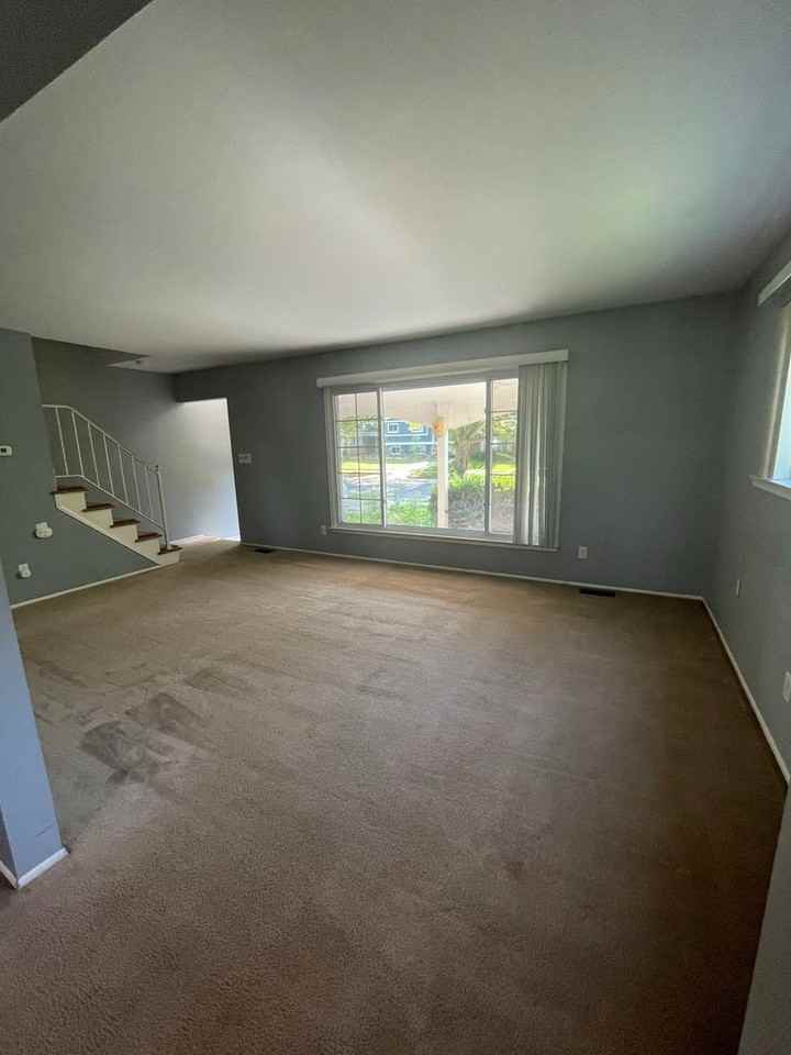 2163 Yorktown Dr - Photo 5 of 38
