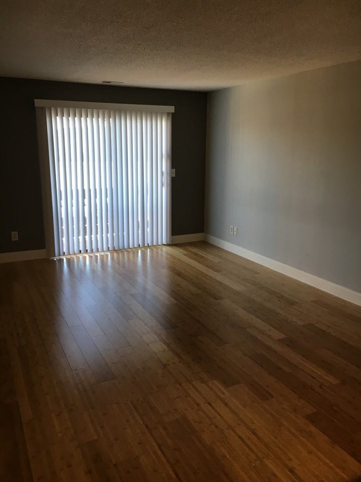 1460 Summergate Pkwy - Photo 2 of 9