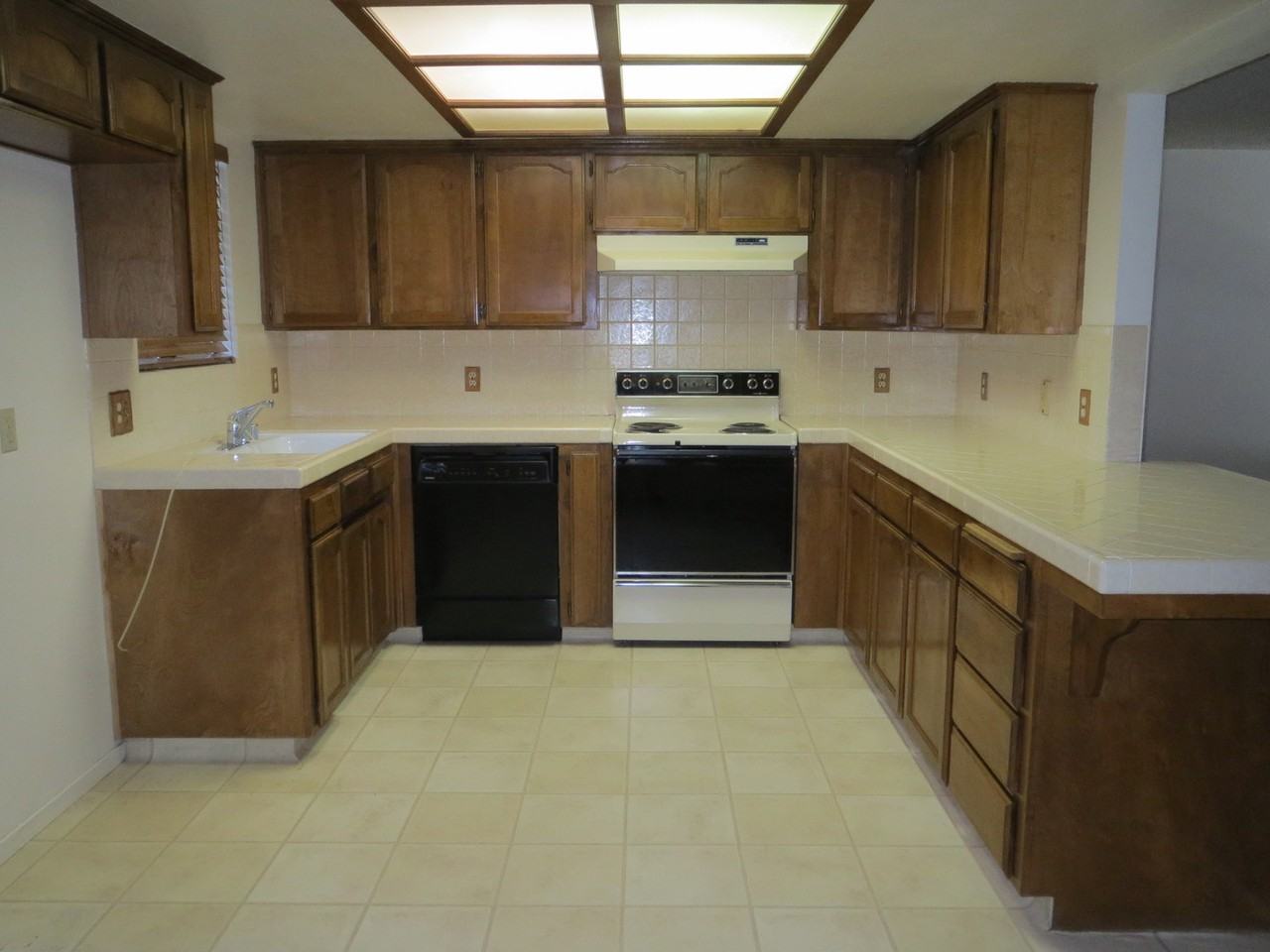 3675 Sunnyside Ave - Photo 2 of 9