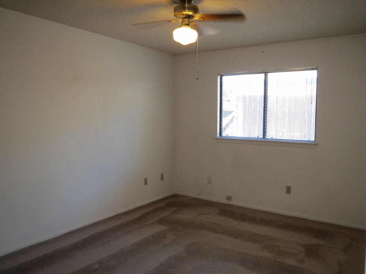 3675 Sunnyside Ave - Photo 7 of 9