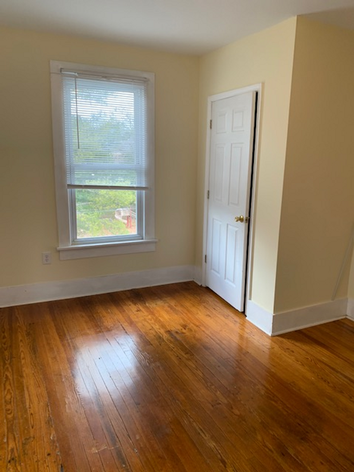 104 Taylor St - Photo 6 of 18