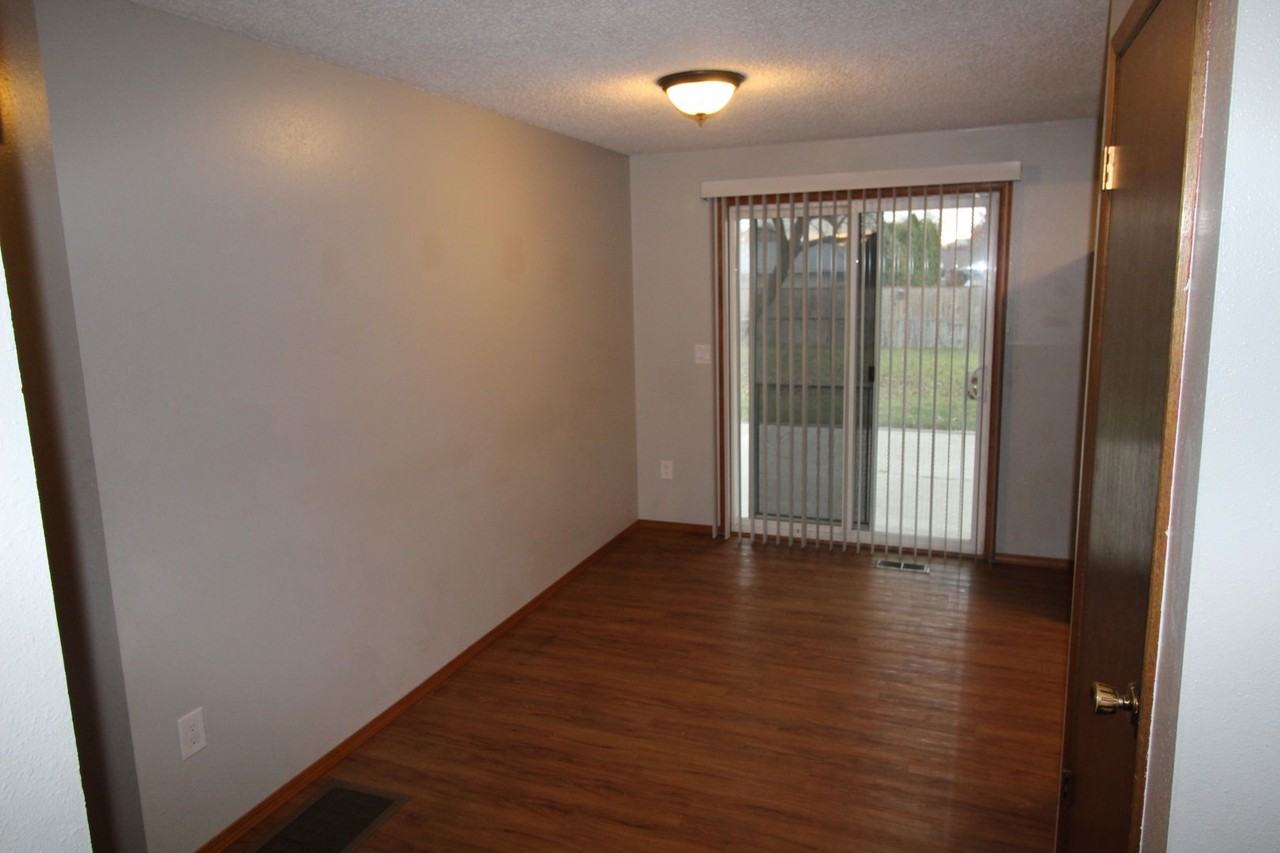 6903 N Cincinnati St - Photo 6 of 30