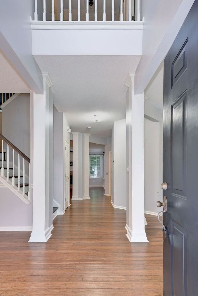 702 Robin Hood Dr - Photo 4 of 45