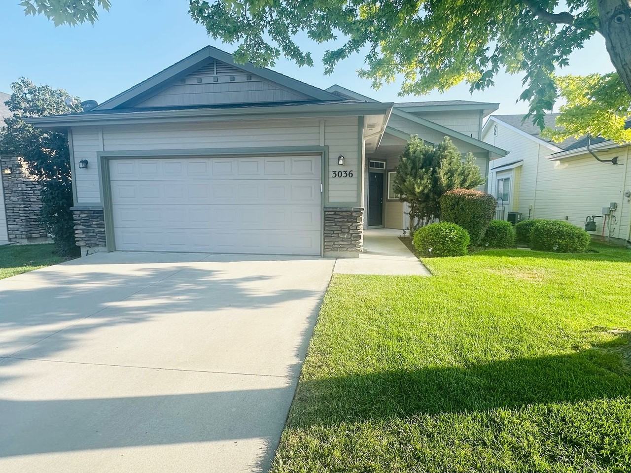 3036 W Sheryl Dr - Photo 4 of 50