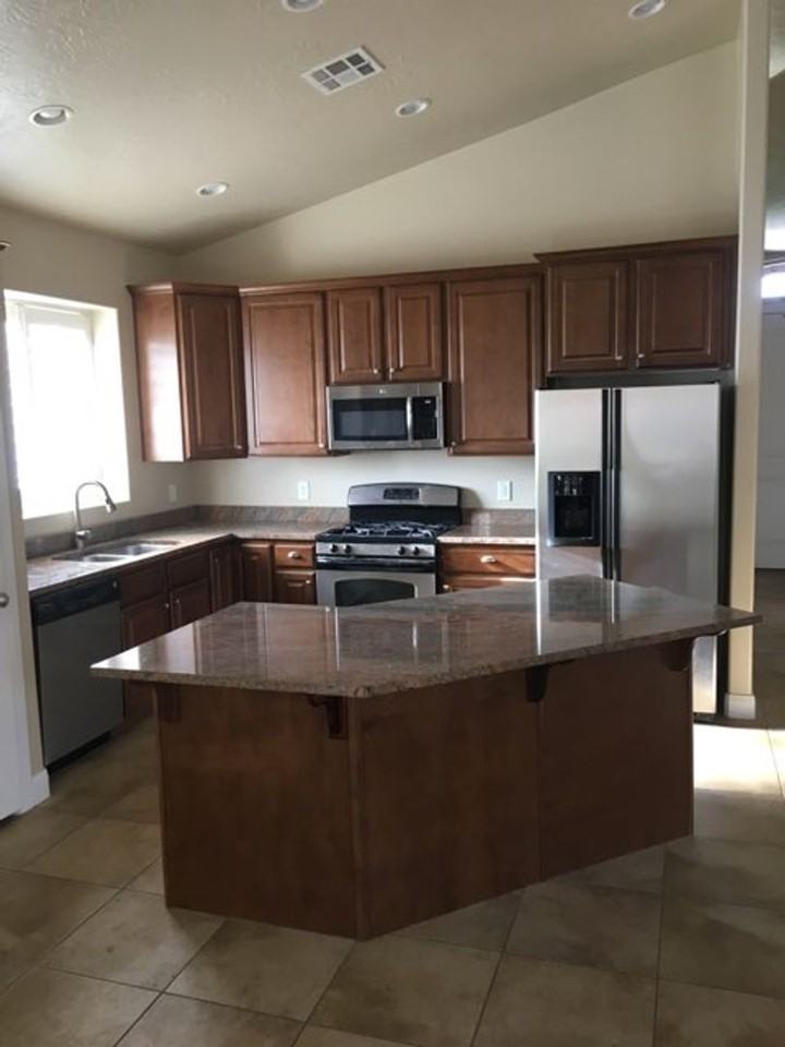 224 E Munich Dr - Photo 3 of 25