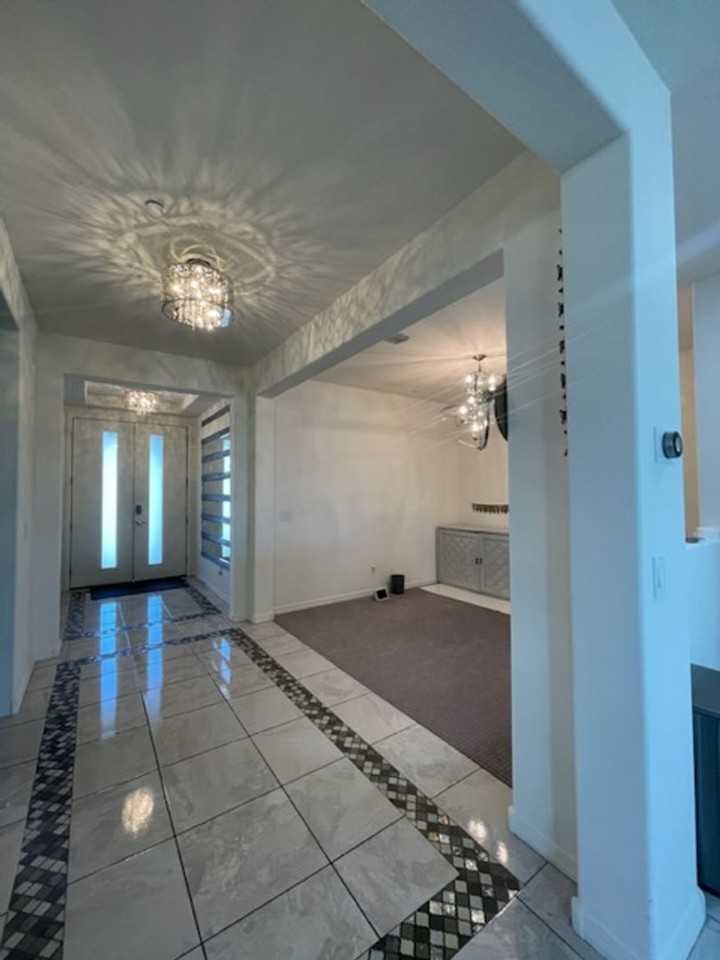 10645 W Anna Ave - Photo 4 of 33