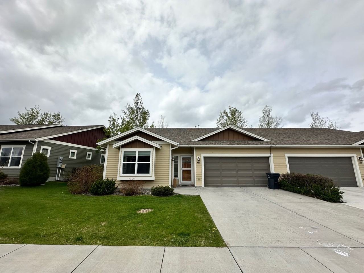 451 Stillwater Creek Dr - Photo 2 of 44