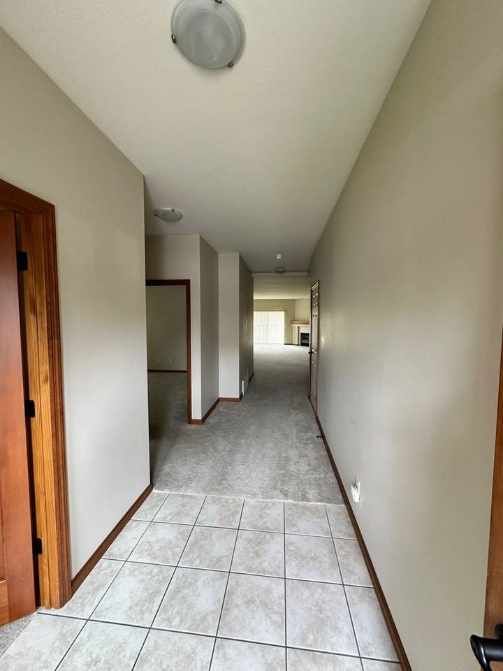 451 Stillwater Creek Dr - Photo 4 of 44