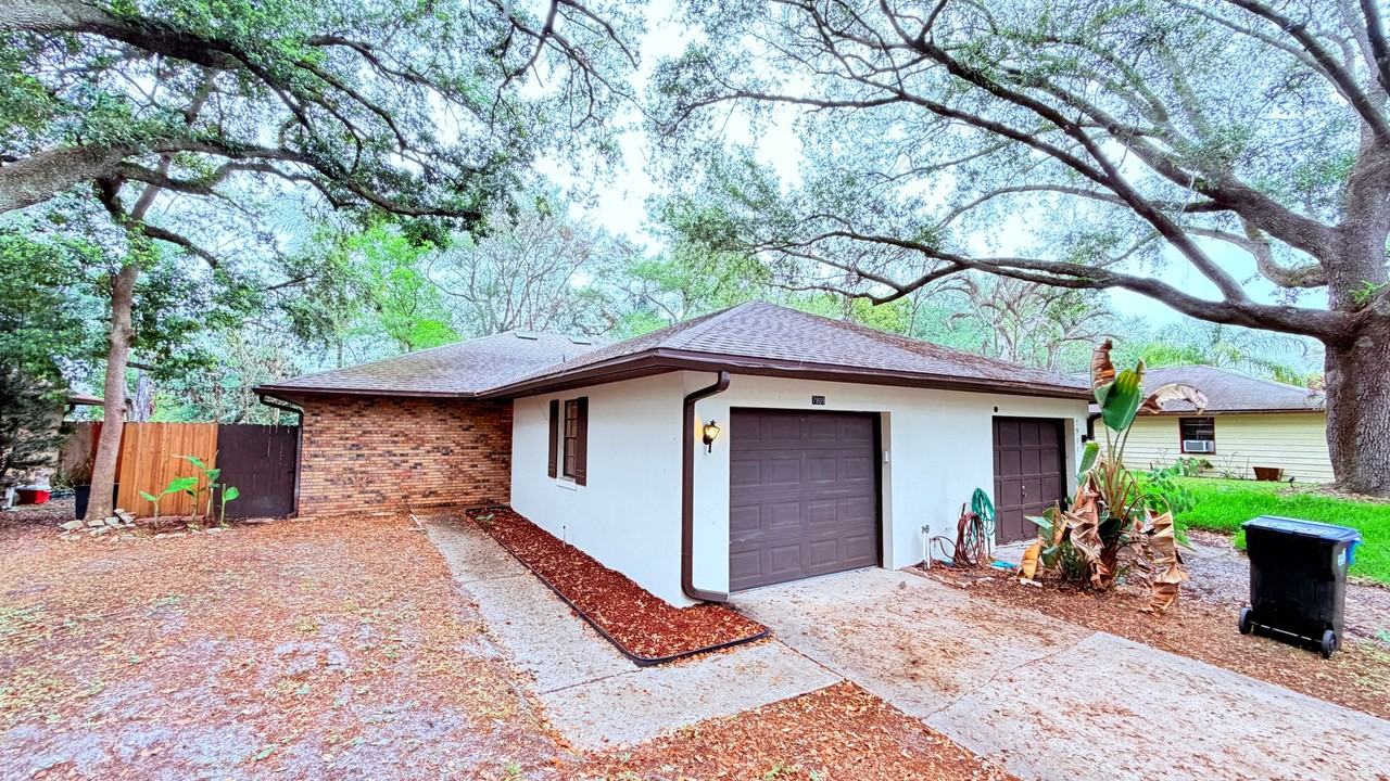 7909 Richwood Dr - Photo 3 of 50