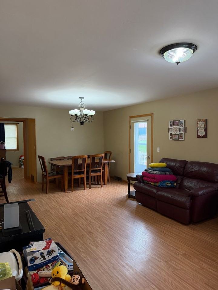 107 Hegge St - Photo 3 of 20
