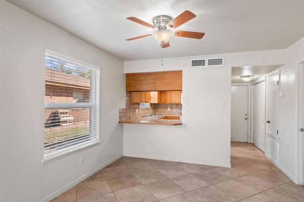 115 Rhonda St Apt C - Photo 3 of 18