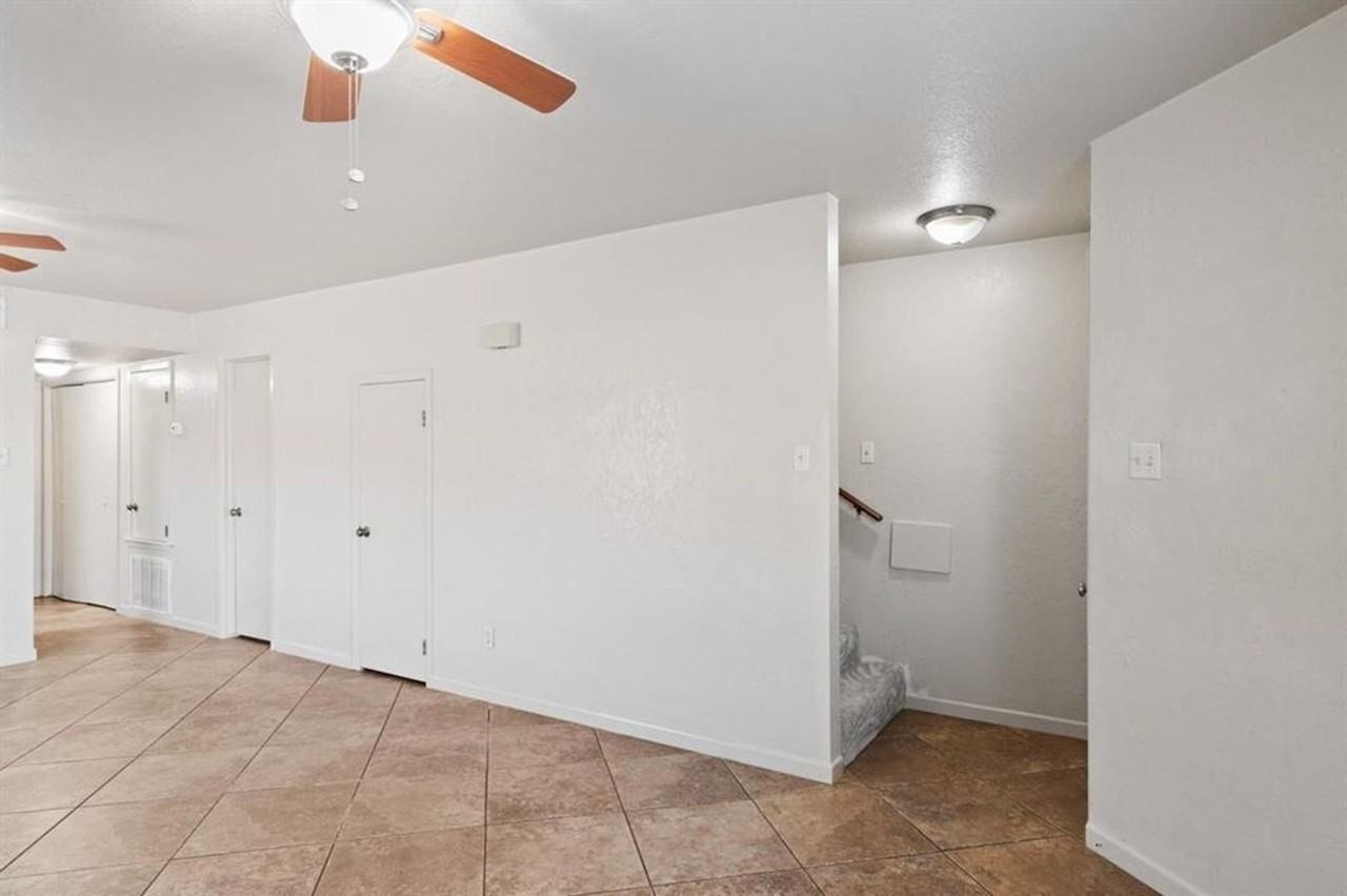 115 Rhonda St Apt C - Photo 4 of 18