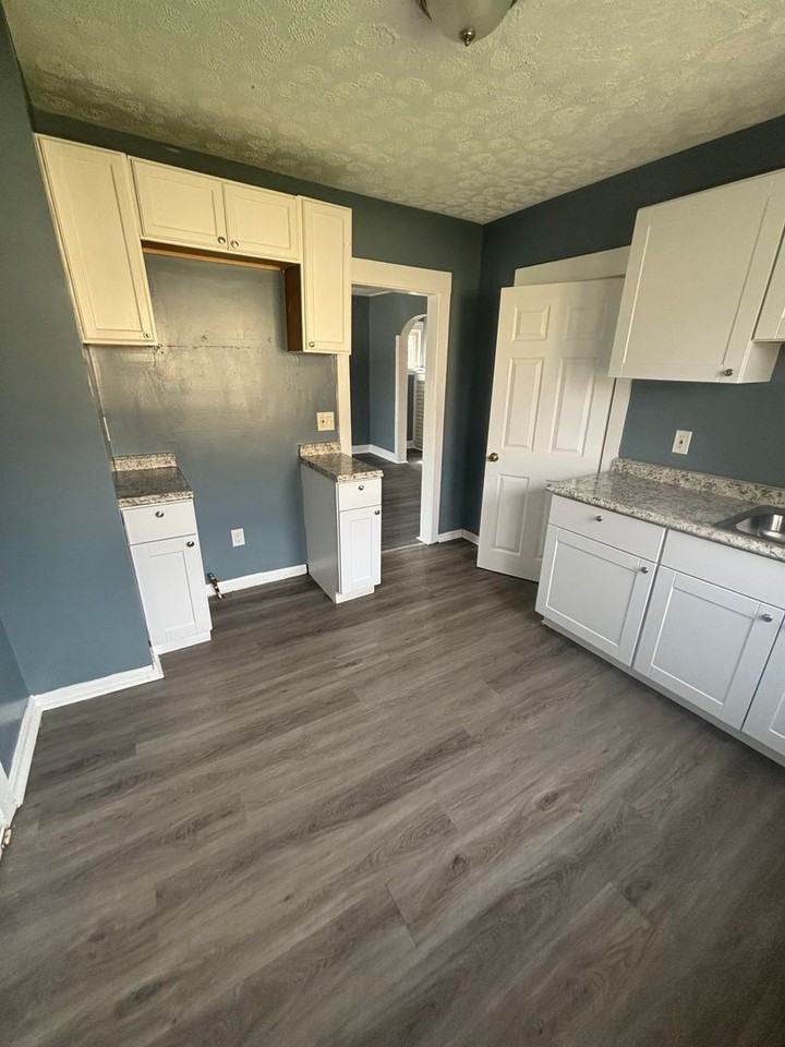 4391 E 139th St - Photo 5 of 12