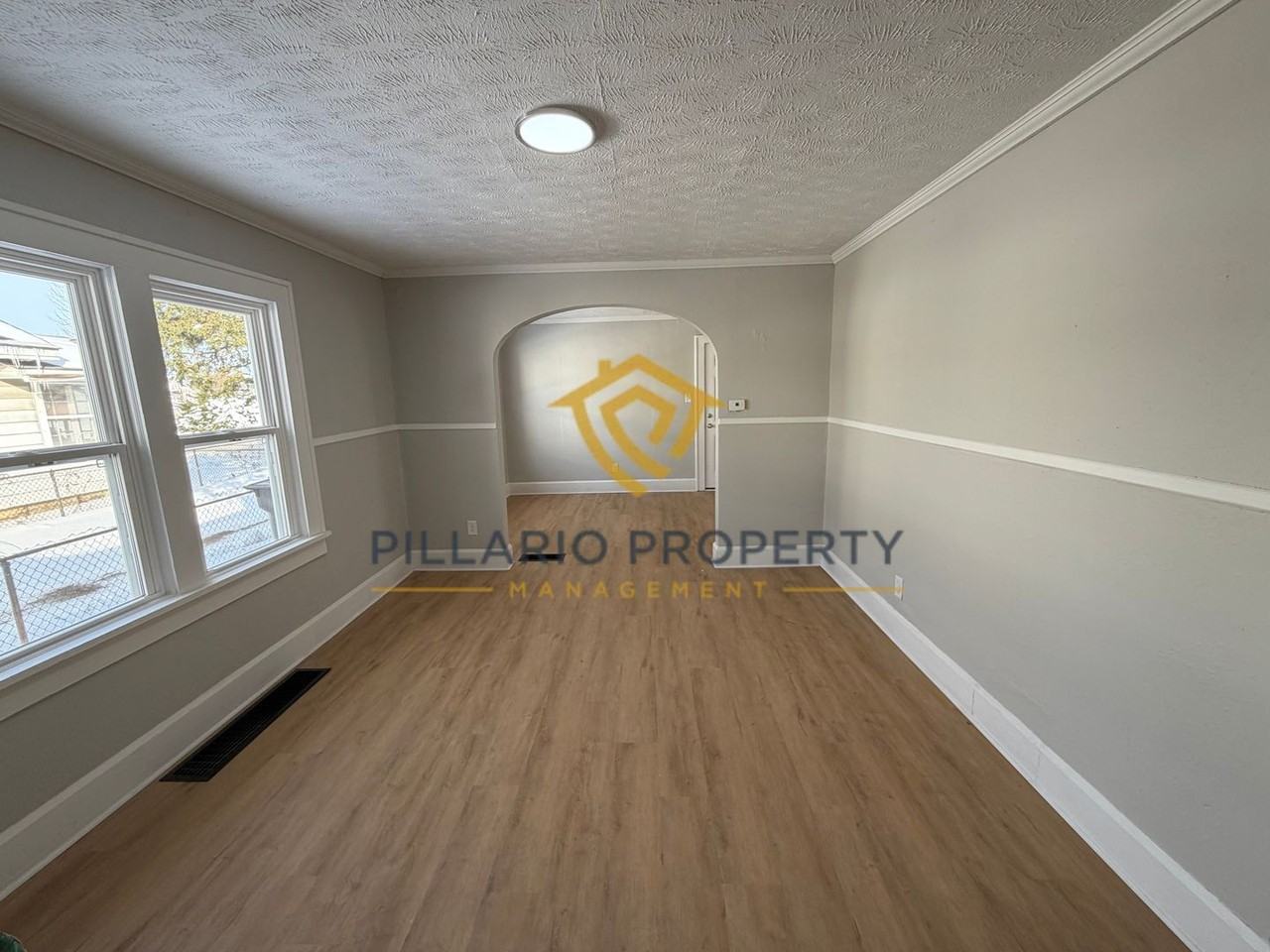 711 W 22nd St - Photo 5 of 27