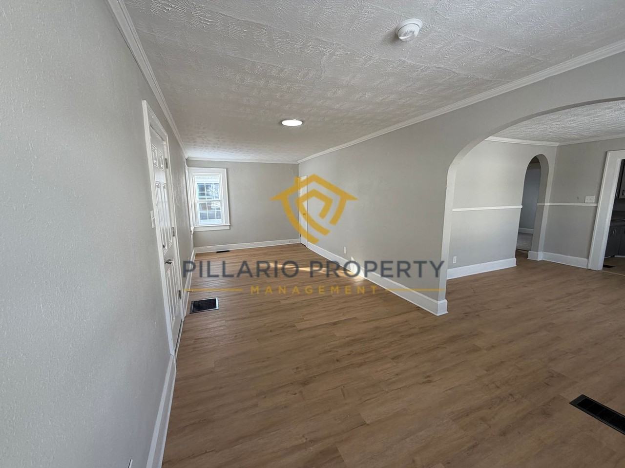 711 W 22nd St - Photo 6 of 27