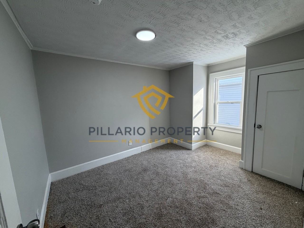 711 W 22nd St - Photo 7 of 27