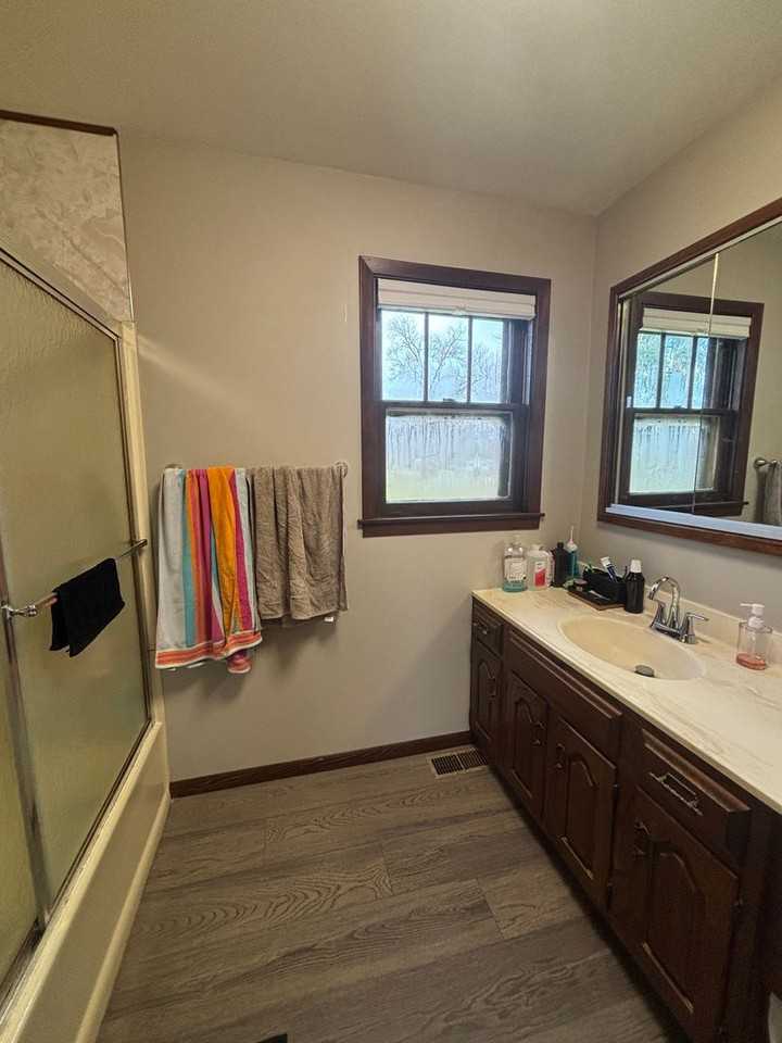 858 4th St - Photo 3 of 5