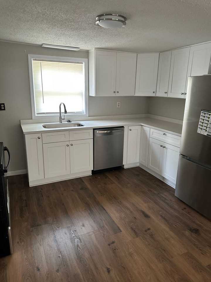 1603 Eleanor St - Photo 2 of 8