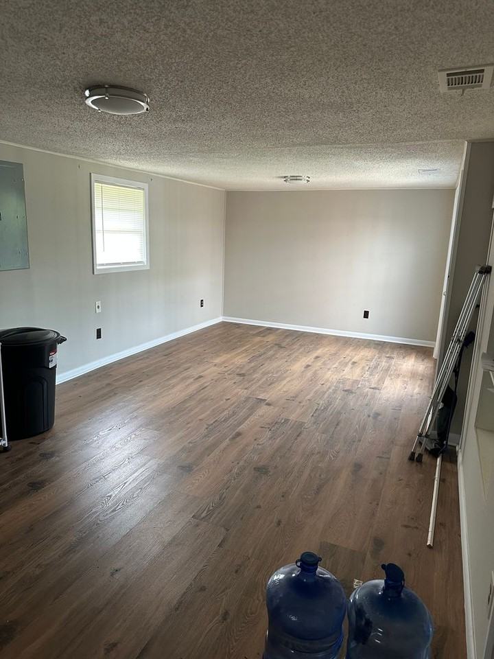 1603 Eleanor St - Photo 3 of 8