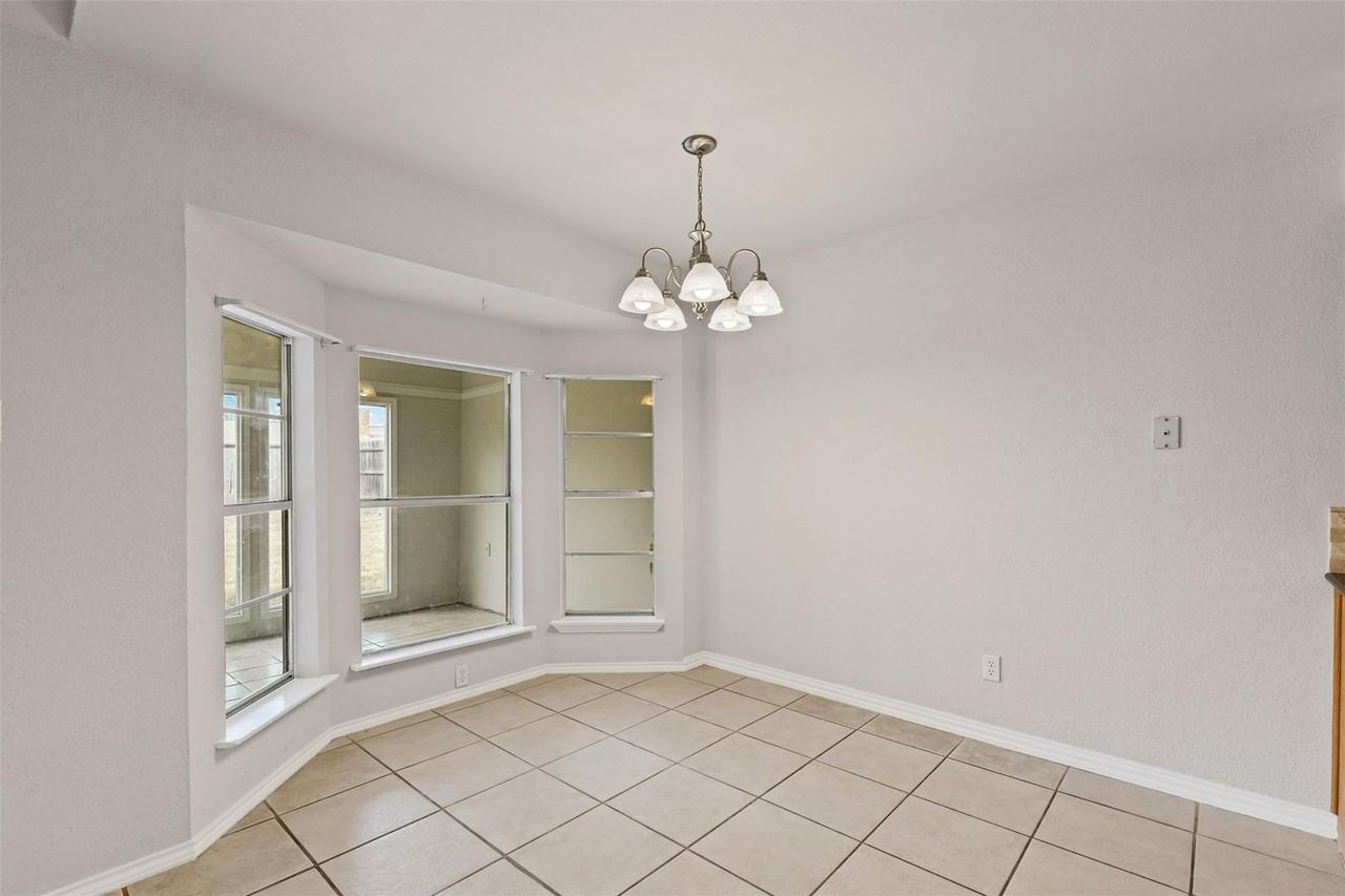 1605 Morningside Dr - Photo 5 of 40