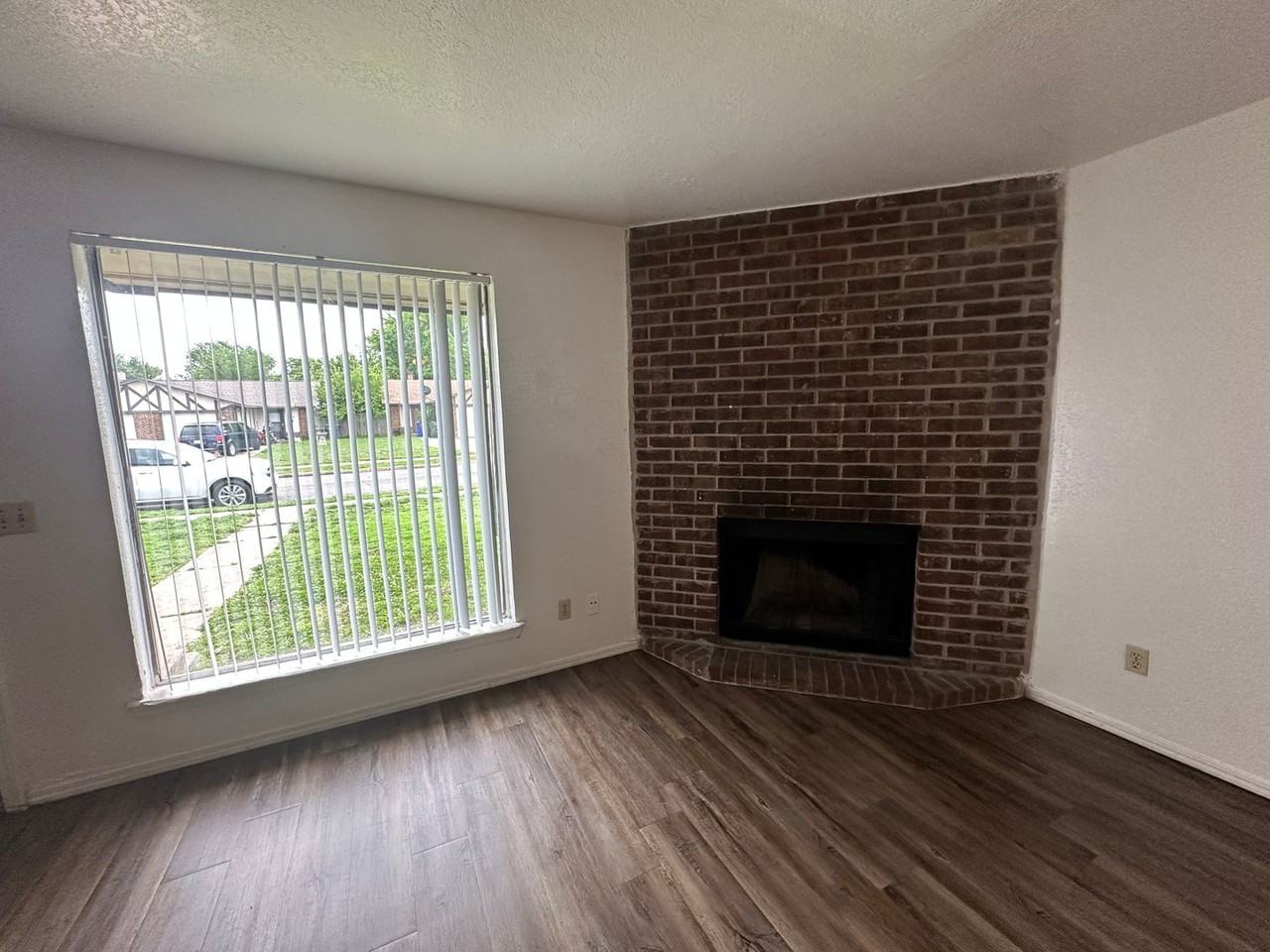 1311 Eastgate Dr - Photo 3 of 45