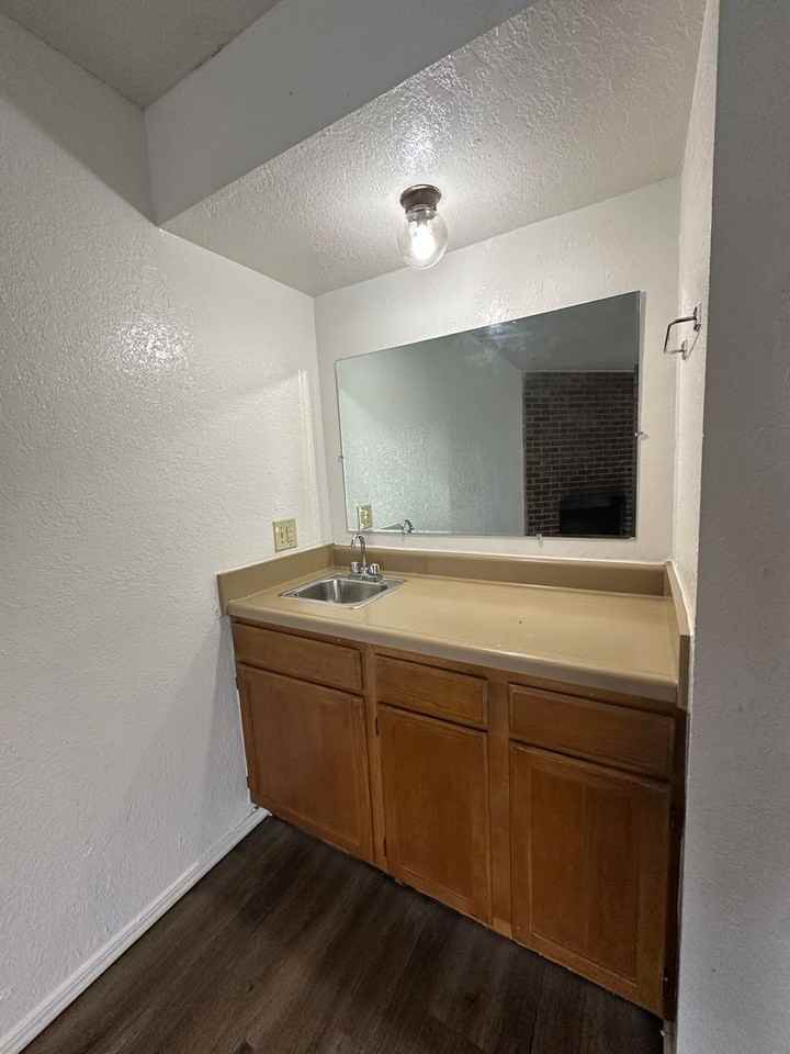 1311 Eastgate Dr - Photo 5 of 45