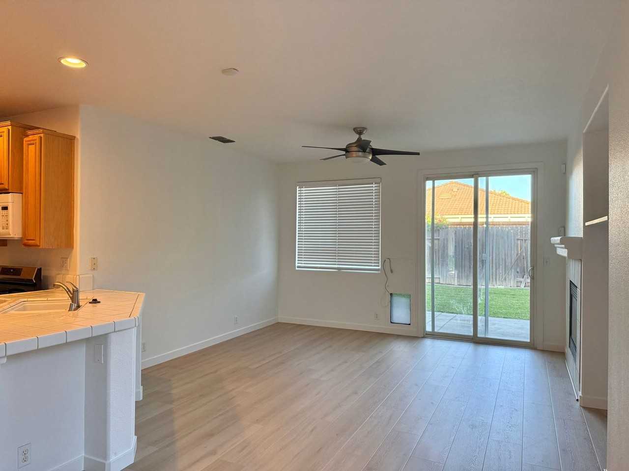 10031 Waterfield Dr - Photo 3 of 14