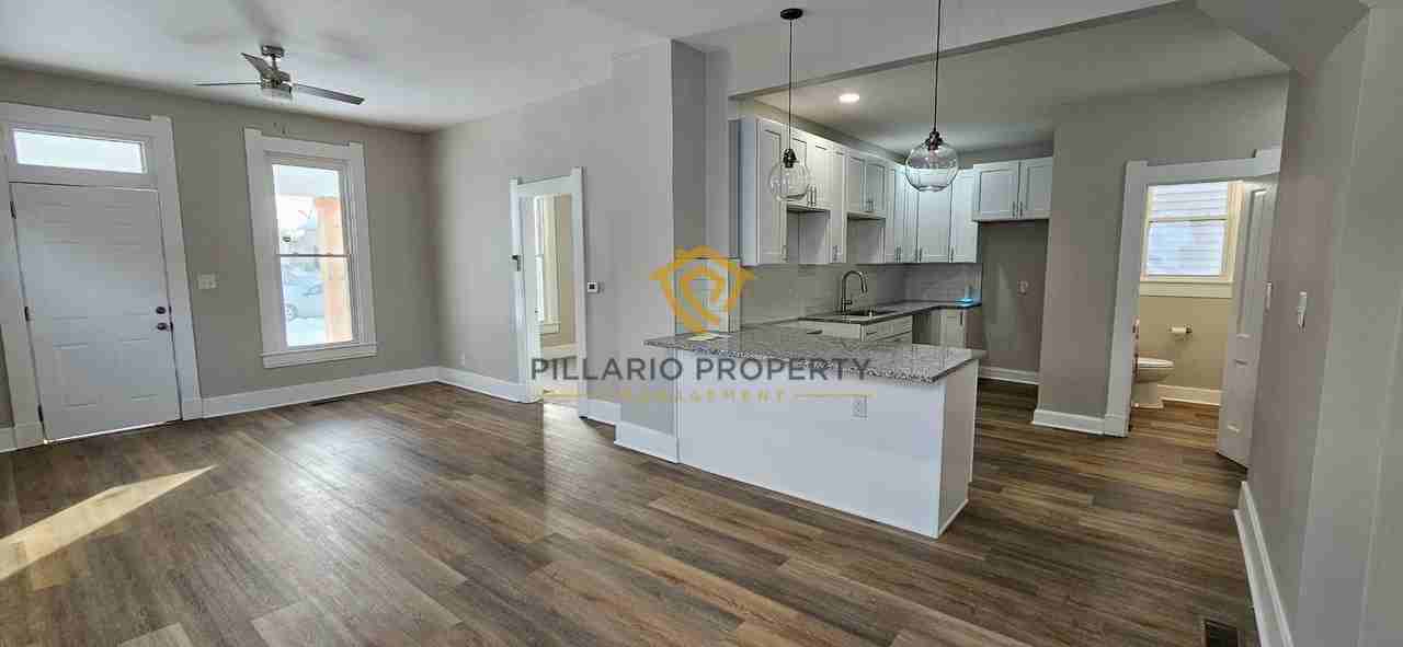 1124 S Reisner St - Photo 2 of 12