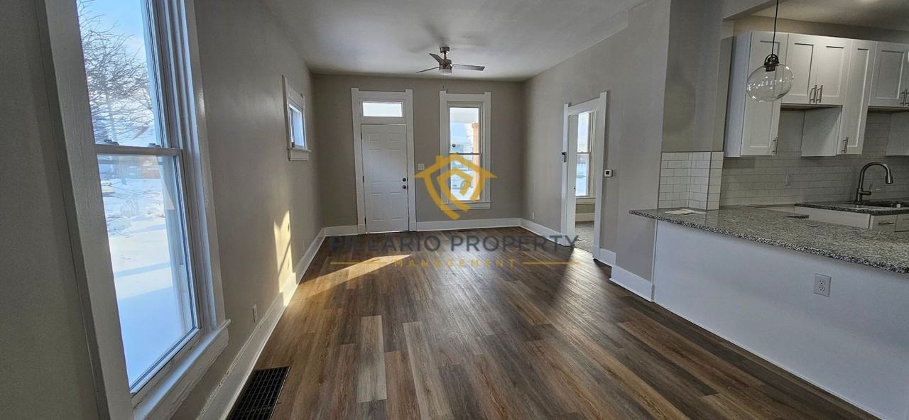 1124 S Reisner St - Photo 3 of 12