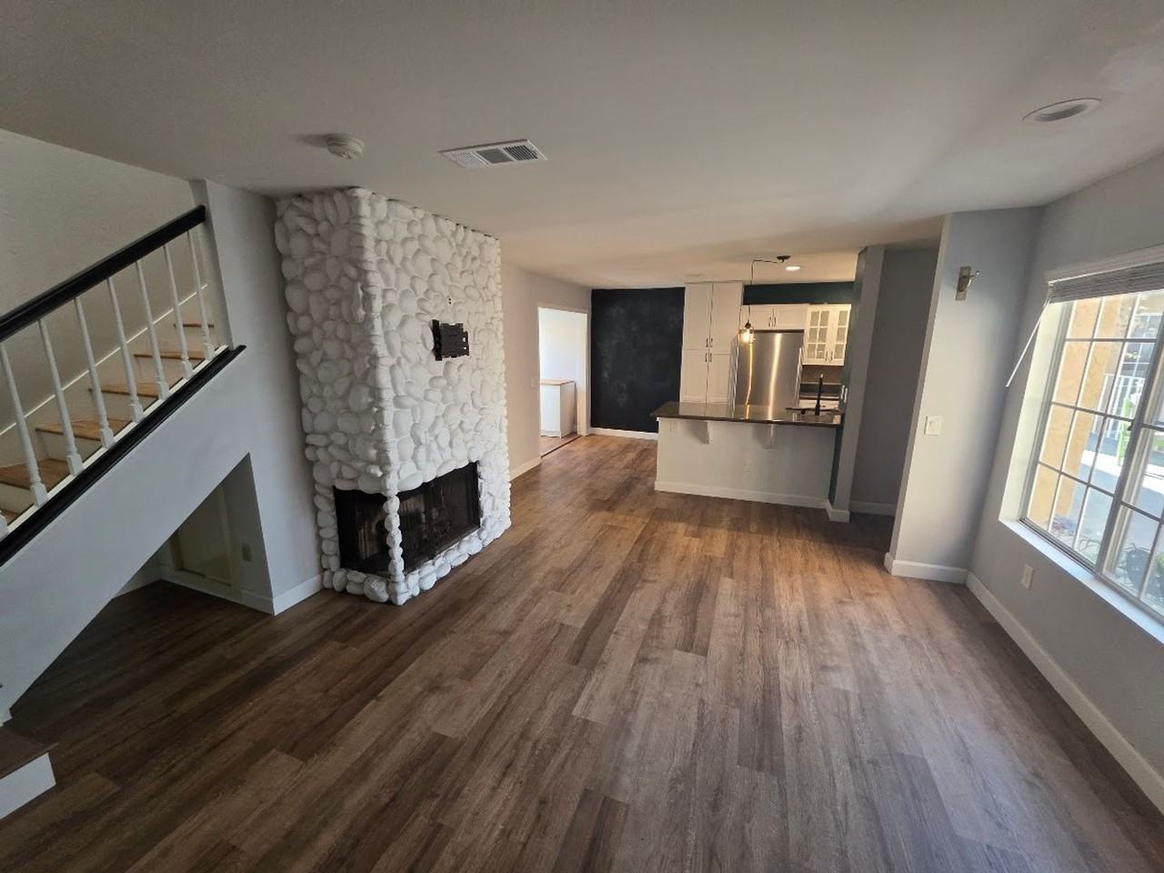 436 Lime Ave #4 - Photo 2 of 34